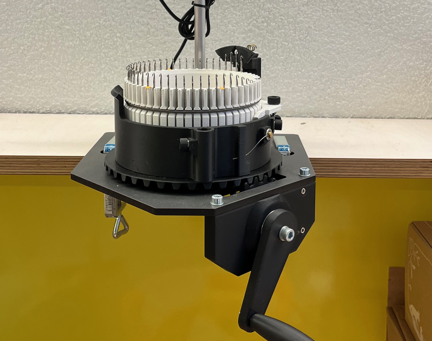JUBILÄUMSWOCHE FabLab: Happening Demonstration SockenRundstrickmaschine