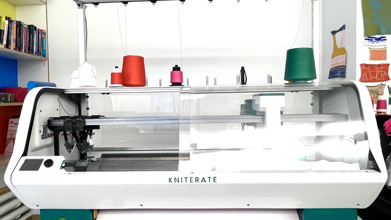 Kniterate The digital Knittingmachine