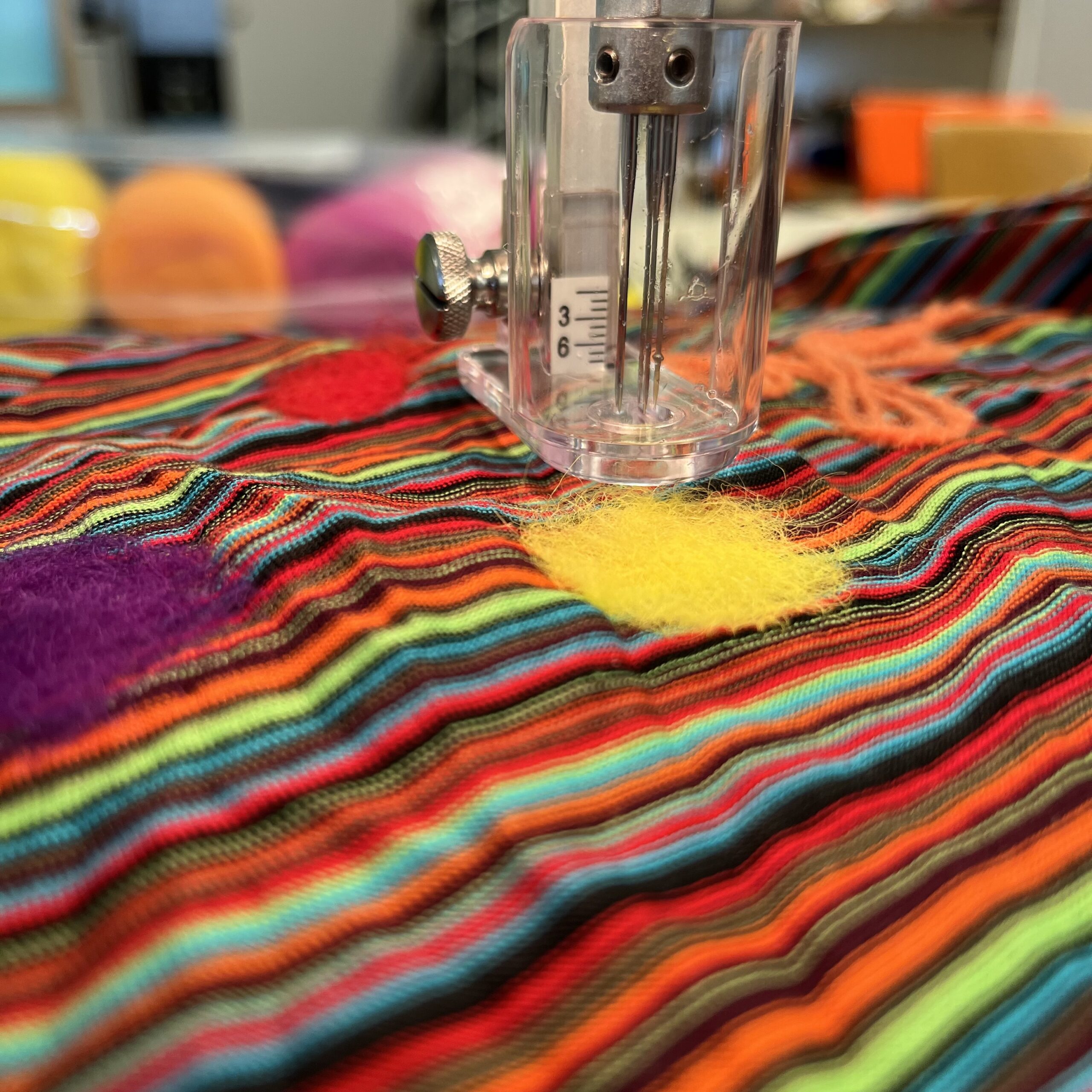 Pullover mit Filzmaschine upcyclen oder flicken: "REPAIR THURSDAY +"